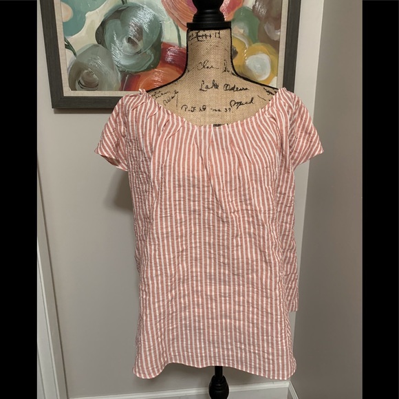 LC Lauren Conrad Tops - Adorable NWT LC Lauren Conrad Seersucker Top💕